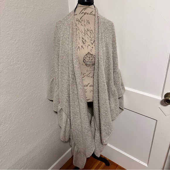 Torrid Ruffle Ruana - Picture 3 of 7